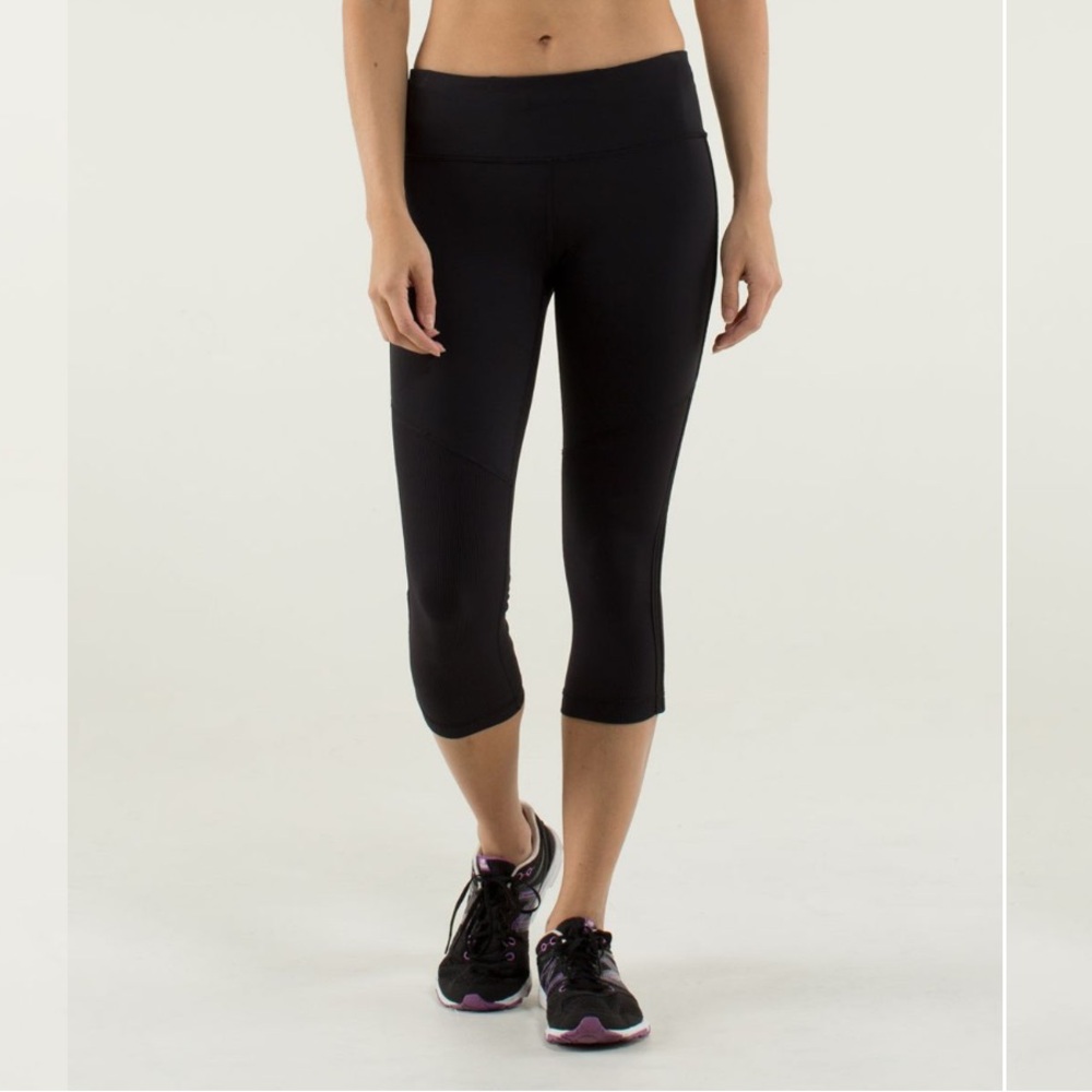 Great condition Lululemon Wonder Under Crop Leggings